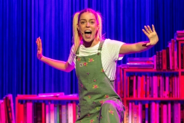 Nerea Rodr&iacute;guez como Nura en  El Hilo Invisible El Musical .