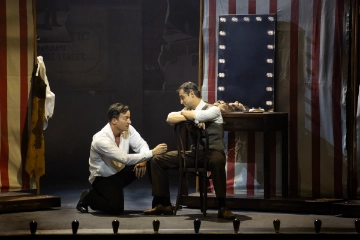 Pablo Puyol como Houdini y Christian Escuredo como Theo en  Houdini Un Musical M&aacute;gico .