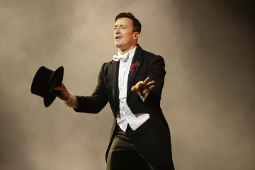 Pablo Puyol como Houdini en  Houdini Un Musical M&aacute;gico .