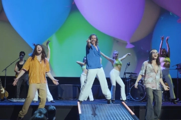 Elenco y cuerpo de baile de  Ibiza Paradise .