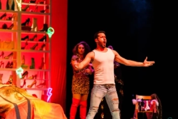 Fran Del Pino como Ram&oacute;n en&nbsp; Los Tacones de Pap&aacute; .